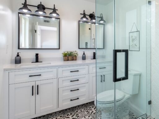 Jak powiększyć optycznie łazienkę?