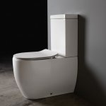 Axa Glomp Miska stojąca 36,5x66 cm do kompaktu i zbiornik z deską WC wolnoopadającą Biały połysk 0201301+0205101+319101